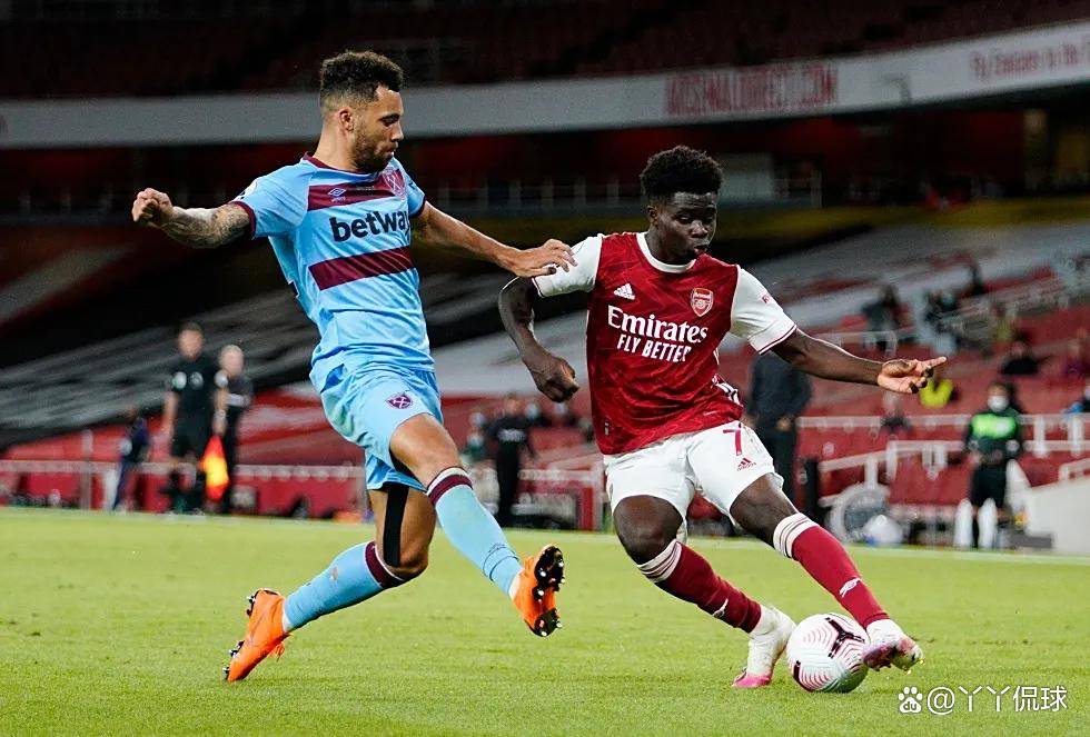 吴少聪女友晒足协杯冠军奖牌：男朋友带的苏州特产